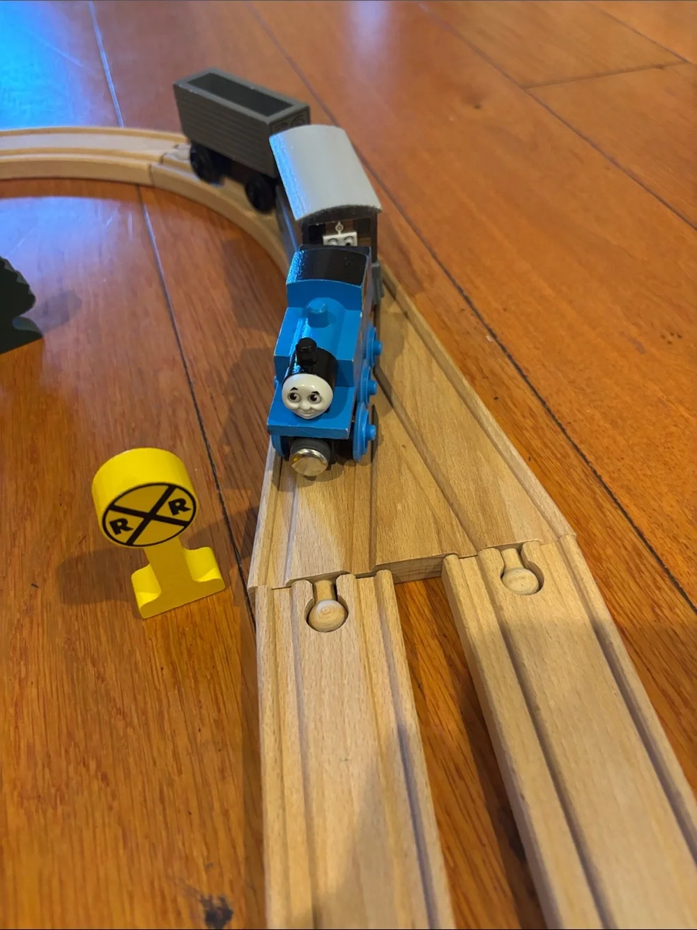 Thomas the Train Wooden Toy Train Set with Track and Accessories - Picture 2 of 8